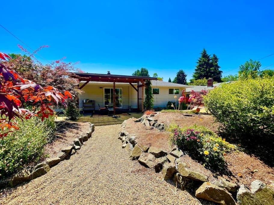Colorful 50'S Ranch In The Heart Of Eugene Villa Екстериор снимка