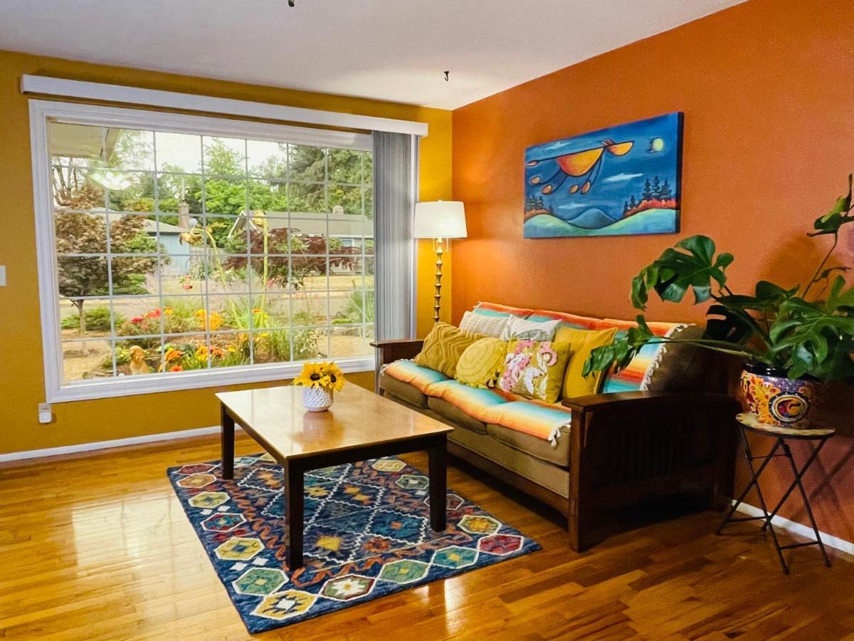 Colorful 50'S Ranch In The Heart Of Eugene Villa Екстериор снимка